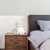 مصباح طاولة بتصميم عصري وبسيط للمنزل